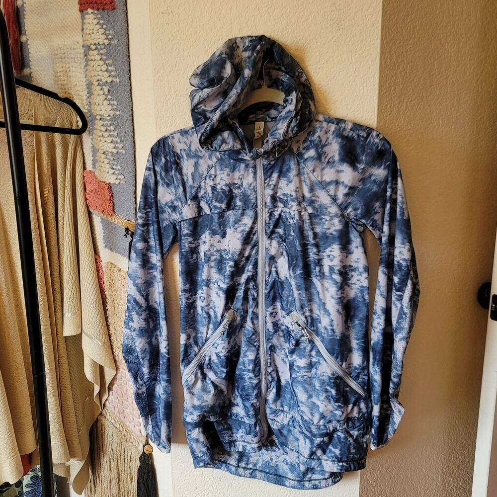 Lululemon Miss Misty Jacket in Blue Tie-Dye, sz 2